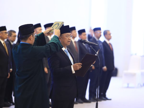 Pengucapan Sumpah Jabatan Kepala Eksekutif Pengawas Bursa Mineral dan Komoditas Strategis OJK