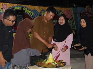 Penuh Haru dan Kehangatan, Pemotongan Tumpeng Ibunda Warnai Peresmian Jati Cofee Jambi